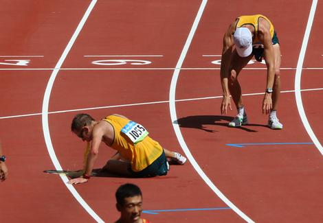 Another Aussie athlete has a chunder after losing race whilst fellow Aussie prepares to take a dump